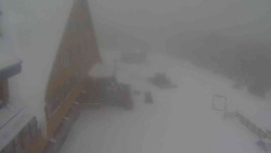 Parkoviště a hlavní vchod