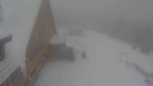 Sporthotel Kurzovní - Parkoviště a hlavní vchod - 13.2.2026 v 15:55