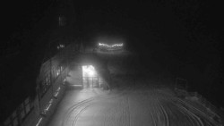 Parkoviště a hlavní vchod