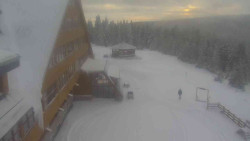 Parkoviště a hlavní vchod