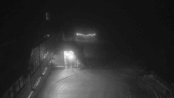 Parkoviště a hlavní vchod