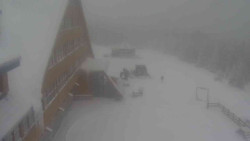 Parkoviště a hlavní vchod