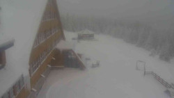 Parkoviště a hlavní vchod