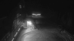 Parkoviště a hlavní vchod