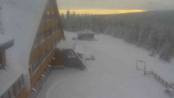 Parkoviště a hlavní vchod