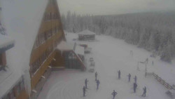 Parkoviště a hlavní vchod