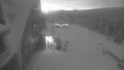 Parkoviště a hlavní vchod