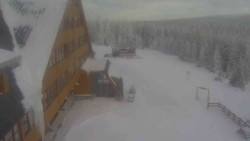 Parkoviště a hlavní vchod