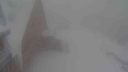 Parkoviště a hlavní vchod