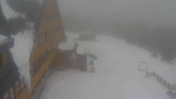 Parkoviště a hlavní vchod