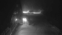 Parkoviště a hlavní vchod