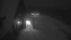 Parkoviště a hlavní vchod