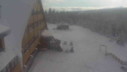 Parkoviště a hlavní vchod