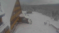 Parkoviště a hlavní vchod