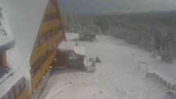 Parkoviště a hlavní vchod