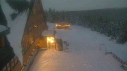 Parkoviště a hlavní vchod