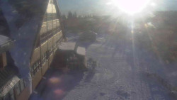 Parkoviště a hlavní vchod