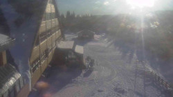 Parkoviště a hlavní vchod