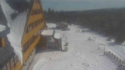 Parkoviště a hlavní vchod