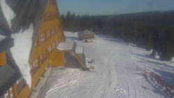 Parkoviště a hlavní vchod