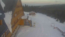 Parkoviště a hlavní vchod