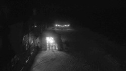 Parkoviště a hlavní vchod