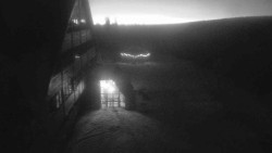 Parkoviště a hlavní vchod