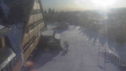 Parkoviště a hlavní vchod