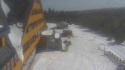 Parkoviště a hlavní vchod