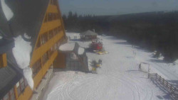 Parkoviště a hlavní vchod