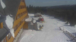 Parkoviště a hlavní vchod