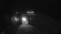 Parkoviště a hlavní vchod