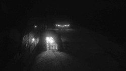 Parkoviště a hlavní vchod