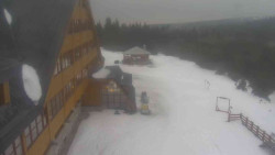 Parkoviště a hlavní vchod