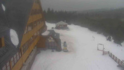 Parkoviště a hlavní vchod