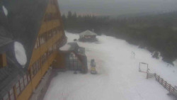 Parkoviště a hlavní vchod