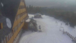 Parkoviště a hlavní vchod