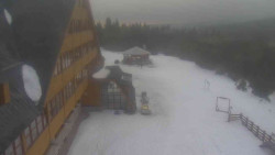 Parkoviště a hlavní vchod