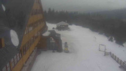 Parkoviště a hlavní vchod