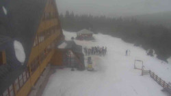 Parkoviště a hlavní vchod