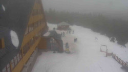 Parkoviště a hlavní vchod