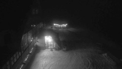 Parkoviště a hlavní vchod