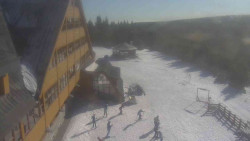 Parkoviště a hlavní vchod