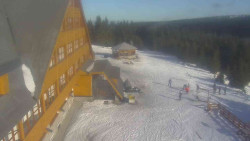 Parkoviště a hlavní vchod