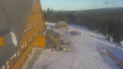 Parkoviště a hlavní vchod