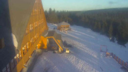 Parkoviště a hlavní vchod