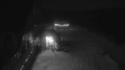 Parkoviště a hlavní vchod