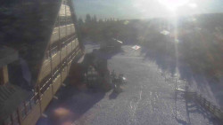 Parkoviště a hlavní vchod