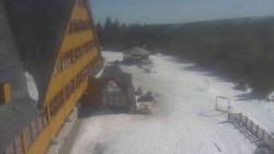 Parkoviště a hlavní vchod