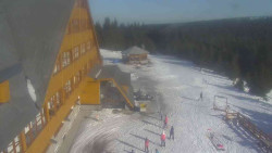 Parkoviště a hlavní vchod